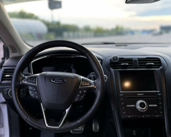 Белый Форд Фьюжн, объемом двигателя 2 л и пробегом 88 тыс. км за 14700 $, фото 5 на Automoto.ua