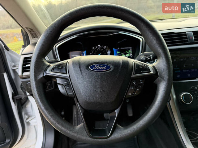 Білий Форд Фьюжен, об'ємом двигуна 2 л та пробігом 175 тис. км за 12500 $, фото 26 на Automoto.ua