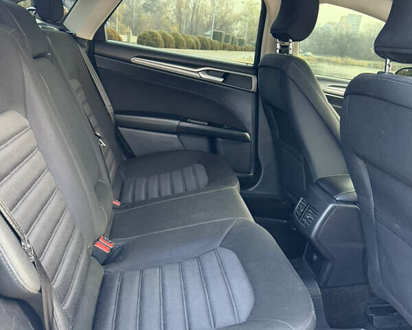 Білий Форд Фьюжен, об'ємом двигуна 2 л та пробігом 175 тис. км за 12500 $, фото 32 на Automoto.ua