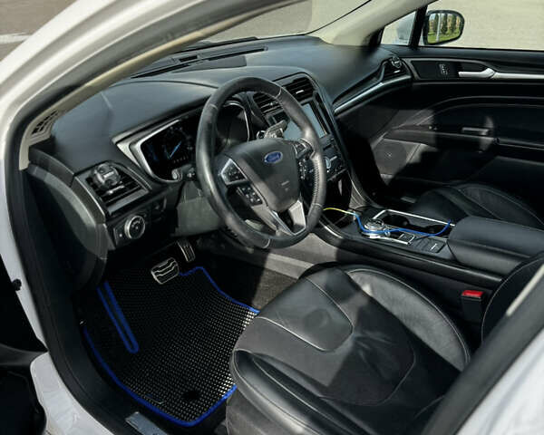 Білий Форд Фьюжен, об'ємом двигуна 2 л та пробігом 170 тис. км за 17555 $, фото 6 на Automoto.ua