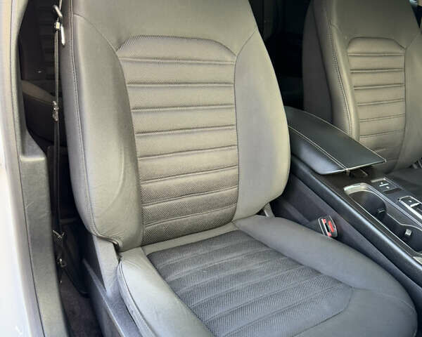 Білий Форд Фьюжен, об'ємом двигуна 2 л та пробігом 175 тис. км за 12500 $, фото 33 на Automoto.ua