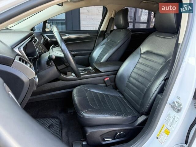 Белый Форд Фьюжн, объемом двигателя 2 л и пробегом 182 тыс. км за 15650 $, фото 37 на Automoto.ua