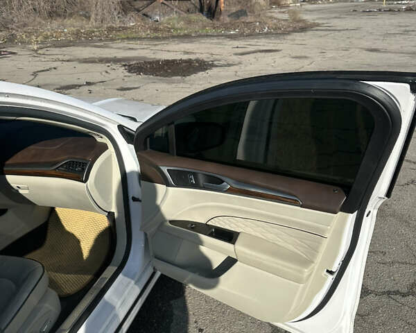 Белый Форд Фьюжн, объемом двигателя 2 л и пробегом 121 тыс. км за 16599 $, фото 17 на Automoto.ua