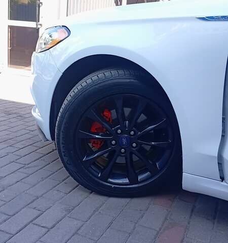 Білий Форд Фьюжен, об'ємом двигуна 1.5 л та пробігом 70 тис. км за 14000 $, фото 1 на Automoto.ua