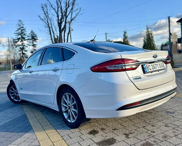 Белый Форд Фьюжн, объемом двигателя 2 л и пробегом 110 тыс. км за 14000 $, фото 5 на Automoto.ua