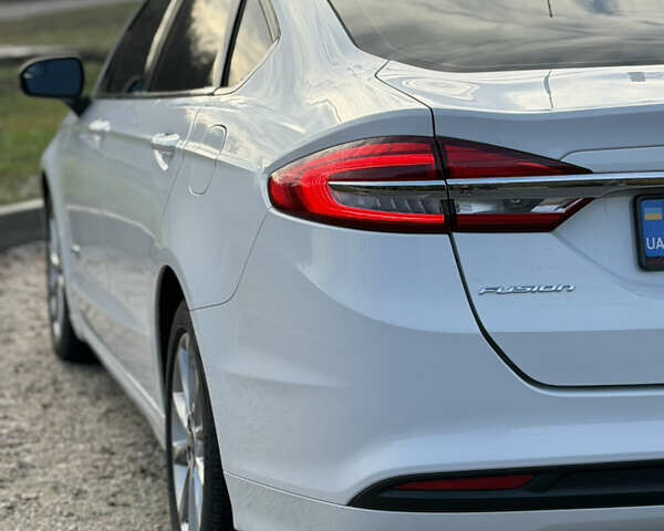 Білий Форд Фьюжен, об'ємом двигуна 2 л та пробігом 175 тис. км за 12500 $, фото 16 на Automoto.ua