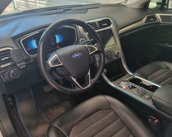 Білий Форд Фьюжен, об'ємом двигуна 2 л та пробігом 130 тис. км за 18600 $, фото 11 на Automoto.ua