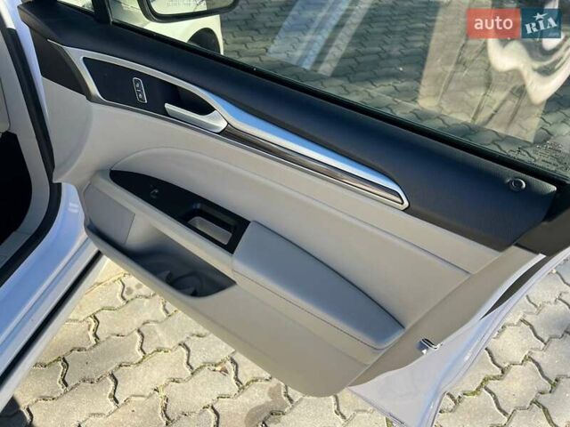 Білий Форд Фьюжен, об'ємом двигуна 2 л та пробігом 174 тис. км за 14700 $, фото 4 на Automoto.ua