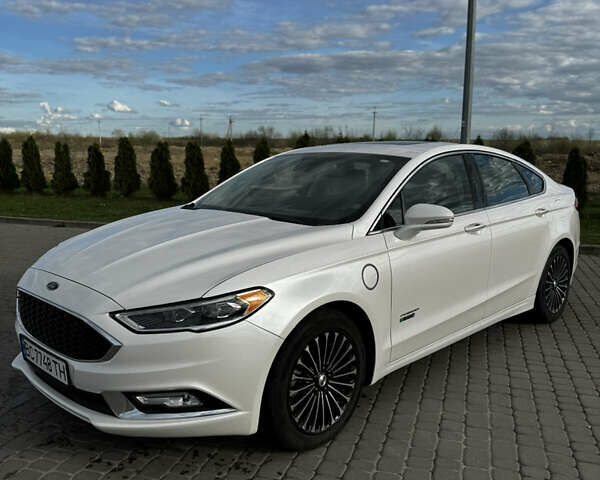 Білий Форд Фьюжен, об'ємом двигуна 2 л та пробігом 170 тис. км за 17555 $, фото 5 на Automoto.ua
