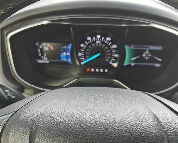 Білий Форд Фьюжен, об'ємом двигуна 2.7 л та пробігом 70 тис. км за 17000 $, фото 4 на Automoto.ua