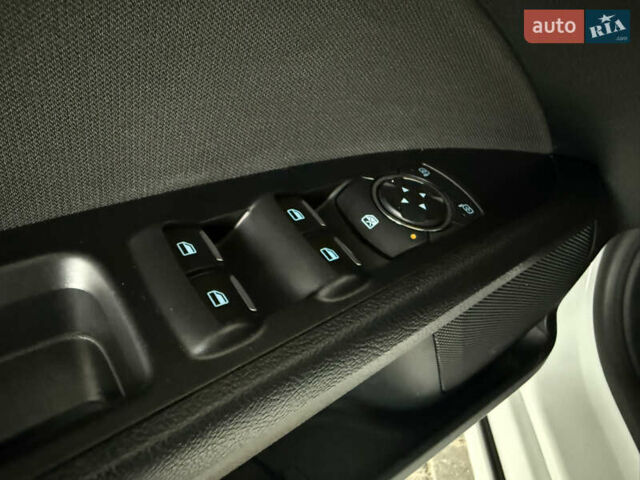 Білий Форд Фьюжен, об'ємом двигуна 2.49 л та пробігом 111 тис. км за 12999 $, фото 10 на Automoto.ua