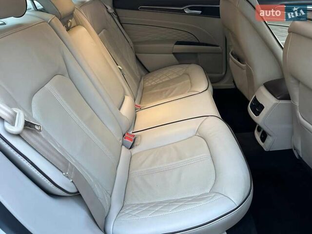 Білий Форд Фьюжен, об'ємом двигуна 2 л та пробігом 120 тис. км за 15440 $, фото 11 на Automoto.ua