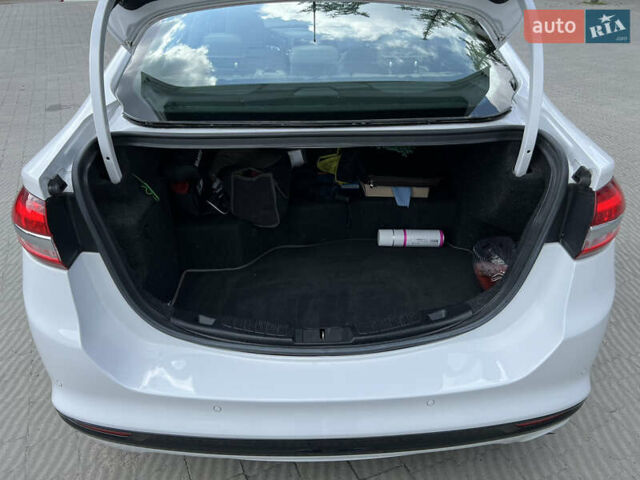 Білий Форд Фьюжен, об'ємом двигуна 2 л та пробігом 183 тис. км за 14500 $, фото 14 на Automoto.ua