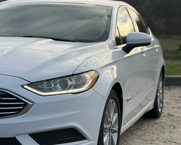 Білий Форд Фьюжен, об'ємом двигуна 2 л та пробігом 175 тис. км за 12500 $, фото 2 на Automoto.ua