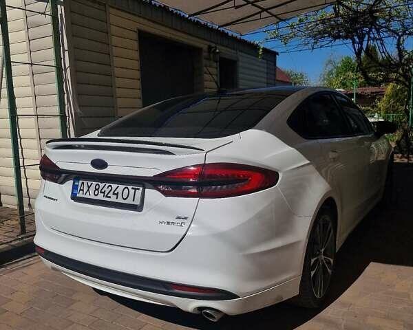 Білий Форд Фьюжен, об'ємом двигуна 2 л та пробігом 130 тис. км за 18600 $, фото 1 на Automoto.ua