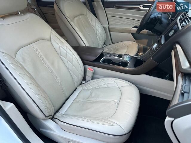 Білий Форд Фьюжен, об'ємом двигуна 2 л та пробігом 120 тис. км за 13300 $, фото 1 на Automoto.ua