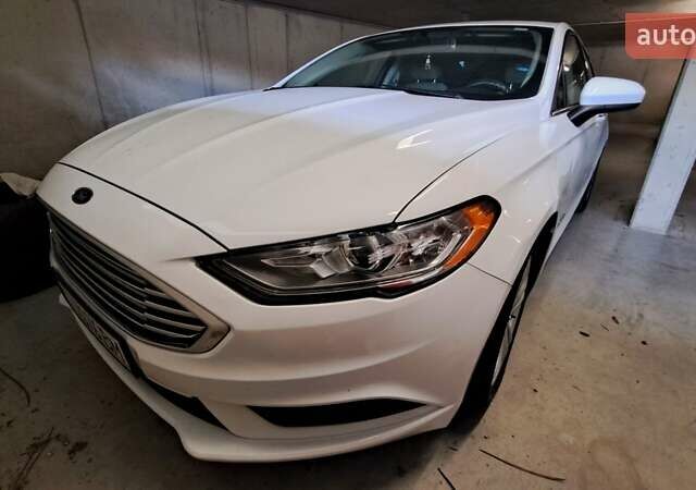 Белый Форд Фьюжн, объемом двигателя 2 л и пробегом 138 тыс. км за 13500 $, фото 4 на Automoto.ua