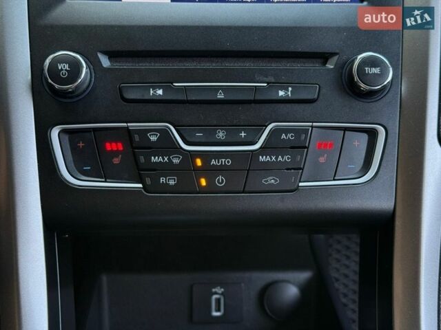 Белый Форд Фьюжн, объемом двигателя 2 л и пробегом 182 тыс. км за 15650 $, фото 29 на Automoto.ua