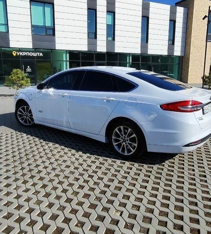 Білий Форд Фьюжен, об'ємом двигуна 2 л та пробігом 154 тис. км за 15500 $, фото 4 на Automoto.ua