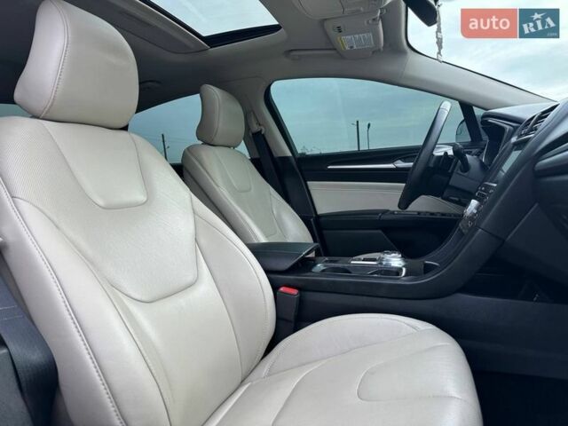 Білий Форд Фьюжен, об'ємом двигуна 2 л та пробігом 152 тис. км за 12800 $, фото 17 на Automoto.ua