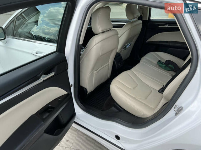 Білий Форд Фьюжен, об'ємом двигуна 2 л та пробігом 183 тис. км за 14500 $, фото 11 на Automoto.ua
