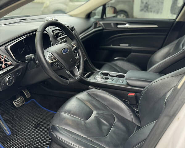 Білий Форд Фьюжен, об'ємом двигуна 2 л та пробігом 187 тис. км за 15000 $, фото 12 на Automoto.ua