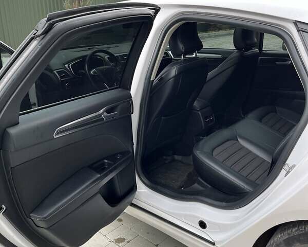 Белый Форд Фьюжн, объемом двигателя 2 л и пробегом 133 тыс. км за 15000 $, фото 18 на Automoto.ua