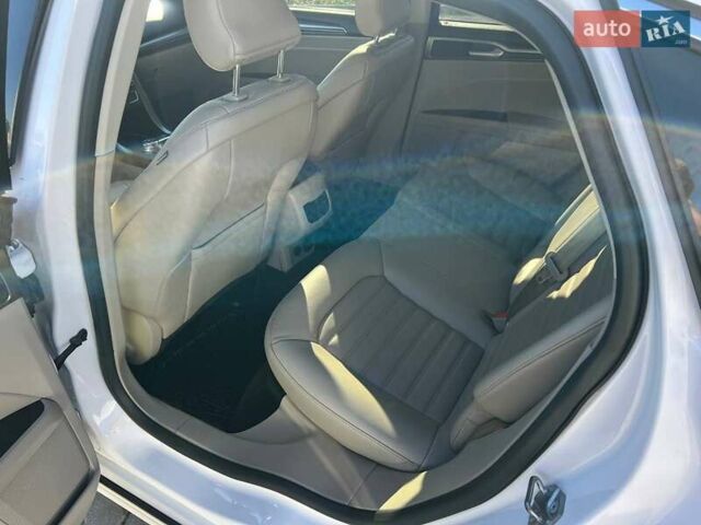 Білий Форд Фьюжен, об'ємом двигуна 2 л та пробігом 174 тис. км за 14700 $, фото 8 на Automoto.ua