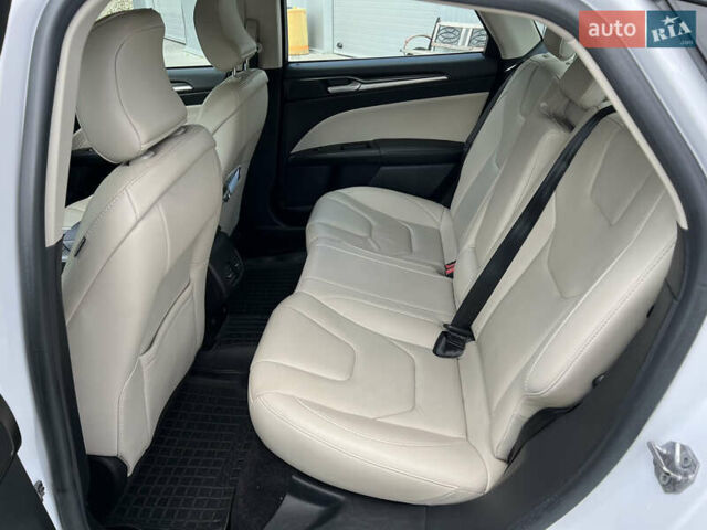 Білий Форд Фьюжен, об'ємом двигуна 2 л та пробігом 183 тис. км за 14500 $, фото 12 на Automoto.ua