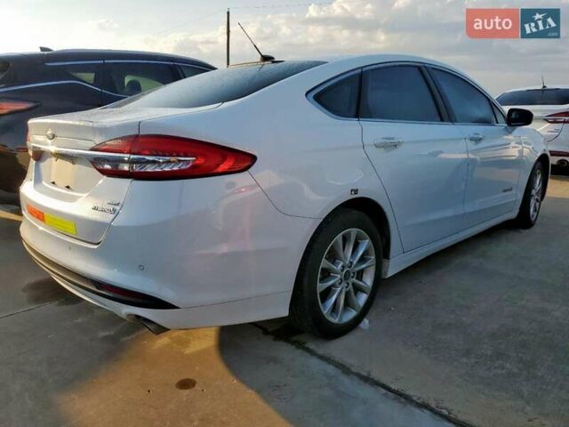 Білий Форд Фьюжен, об'ємом двигуна 2 л та пробігом 132 тис. км за 2500 $, фото 2 на Automoto.ua