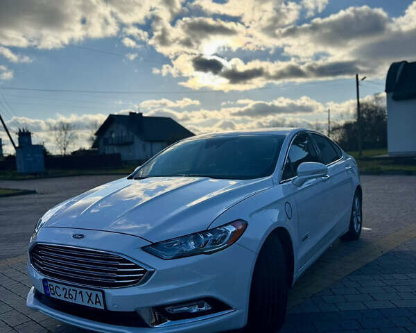 Белый Форд Фьюжн, объемом двигателя 2 л и пробегом 110 тыс. км за 14000 $, фото 2 на Automoto.ua