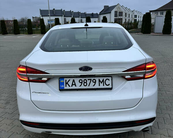 Белый Форд Фьюжн, объемом двигателя 2.49 л и пробегом 130 тыс. км за 12000 $, фото 2 на Automoto.ua