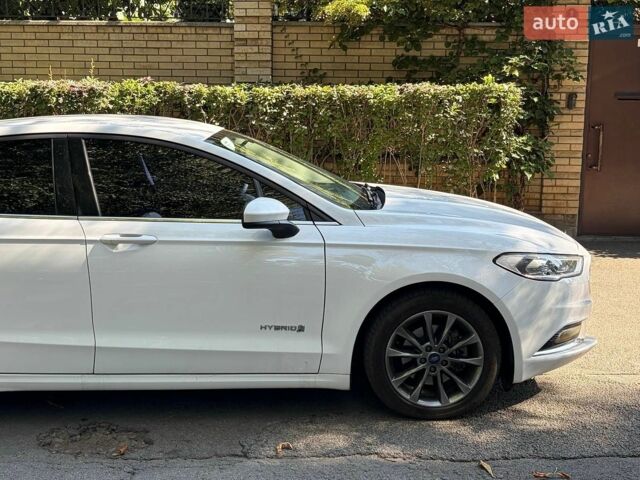 Білий Форд Фьюжен, об'ємом двигуна 2 л та пробігом 303 тис. км за 9490 $, фото 3 на Automoto.ua
