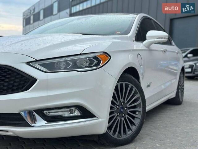 Белый Форд Фьюжн, объемом двигателя 2 л и пробегом 65 тыс. км за 17290 $, фото 1 на Automoto.ua