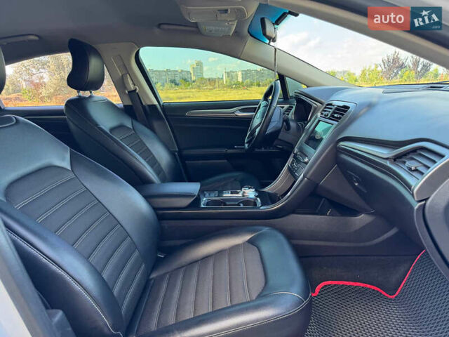 Білий Форд Фьюжен, об'ємом двигуна 2.5 л та пробігом 109 тис. км за 13200 $, фото 24 на Automoto.ua