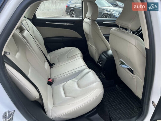 Білий Форд Фьюжен, об'ємом двигуна 2 л та пробігом 183 тис. км за 14500 $, фото 16 на Automoto.ua
