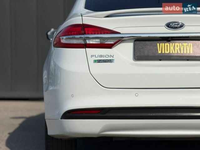 Белый Форд Фьюжн, объемом двигателя 2 л и пробегом 182 тыс. км за 15650 $, фото 22 на Automoto.ua