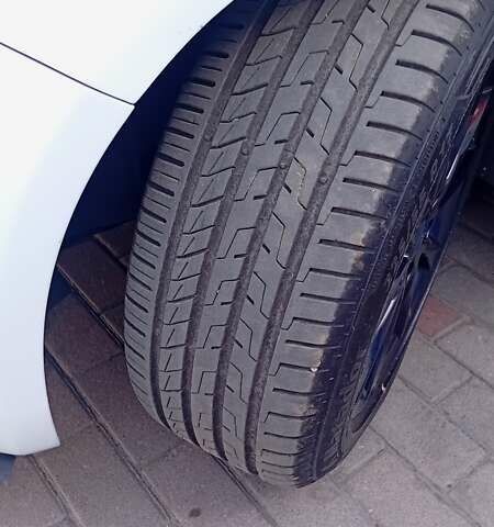 Білий Форд Фьюжен, об'ємом двигуна 1.5 л та пробігом 70 тис. км за 14000 $, фото 12 на Automoto.ua