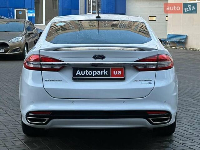 Білий Форд Фьюжен, об'ємом двигуна 2 л та пробігом 120 тис. км за 15440 $, фото 6 на Automoto.ua