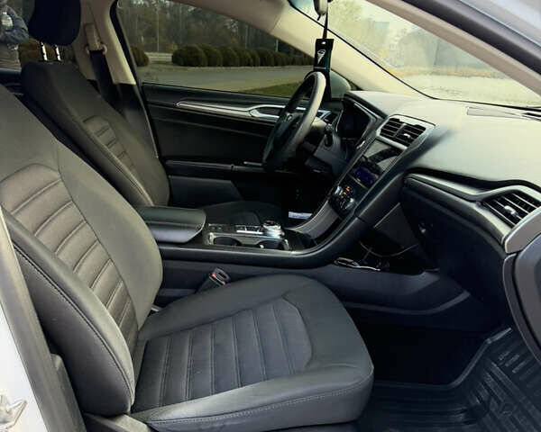 Білий Форд Фьюжен, об'ємом двигуна 2 л та пробігом 175 тис. км за 12500 $, фото 34 на Automoto.ua