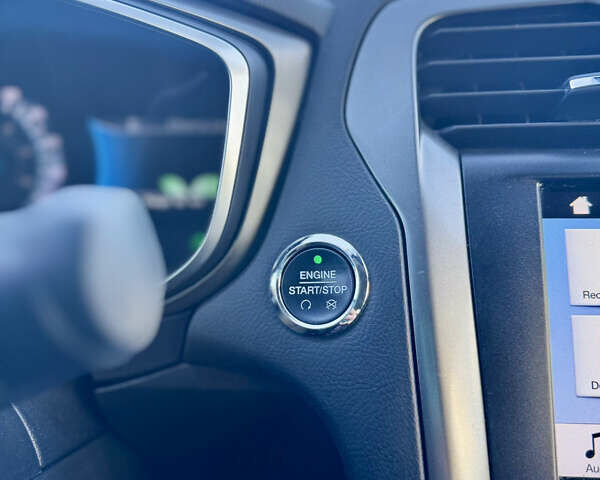 Белый Форд Фьюжн, объемом двигателя 2 л и пробегом 110 тыс. км за 14000 $, фото 21 на Automoto.ua