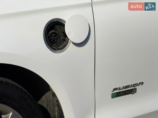 Белый Форд Фьюжн, объемом двигателя 2 л и пробегом 182 тыс. км за 15650 $, фото 9 на Automoto.ua