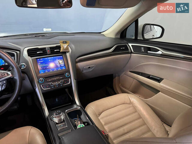 Белый Форд Фьюжн, объемом двигателя 2 л и пробегом 160 тыс. км за 16900 $, фото 10 на Automoto.ua