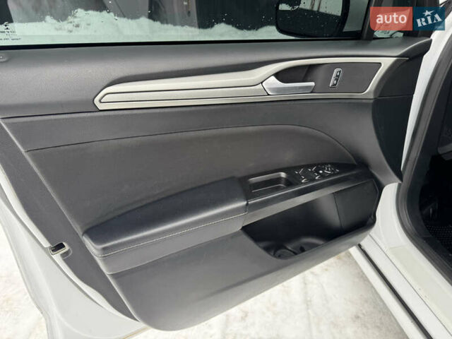 Білий Форд Фьюжен, об'ємом двигуна 2.5 л та пробігом 252 тис. км за 9400 $, фото 33 на Automoto.ua