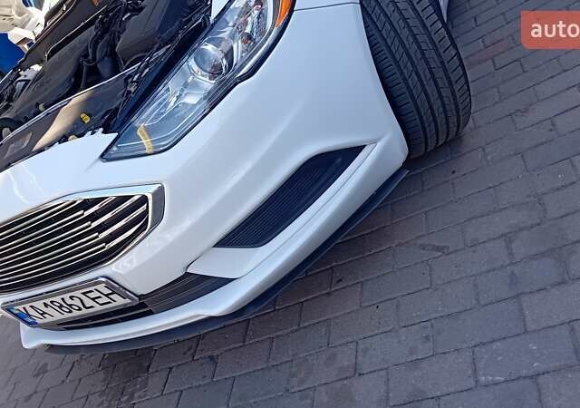 Білий Форд Фьюжен, об'ємом двигуна 1.5 л та пробігом 70 тис. км за 14000 $, фото 10 на Automoto.ua