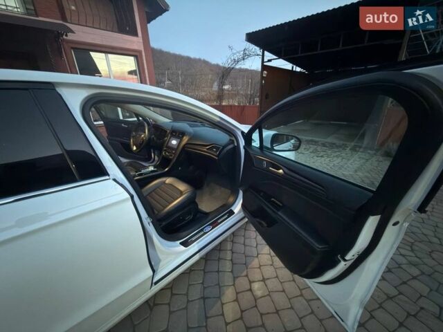 Білий Форд Фьюжен, об'ємом двигуна 2 л та пробігом 160 тис. км за 12100 $, фото 4 на Automoto.ua