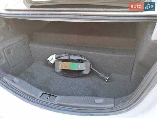 Белый Форд Фьюжн, объемом двигателя 2 л и пробегом 154 тыс. км за 15999 $, фото 17 на Automoto.ua