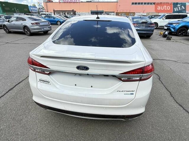 Білий Форд Фьюжен, об'ємом двигуна 2 л та пробігом 138 тис. км за 11500 $, фото 2 на Automoto.ua