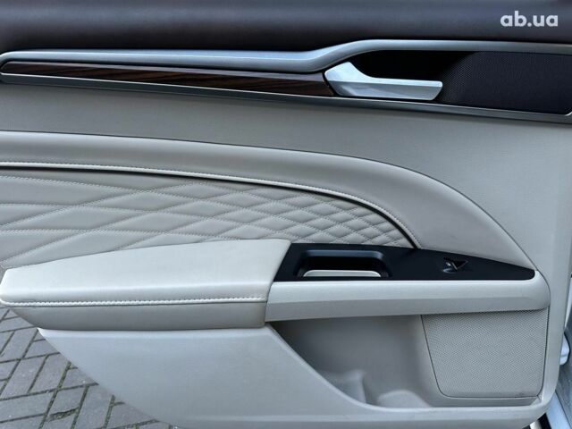 Білий Форд Фьюжен, об'ємом двигуна 2 л та пробігом 120 тис. км за 15440 $, фото 10 на Automoto.ua