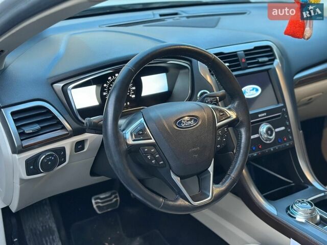 Білий Форд Фьюжен, об'ємом двигуна 2 л та пробігом 120 тис. км за 13300 $, фото 5 на Automoto.ua